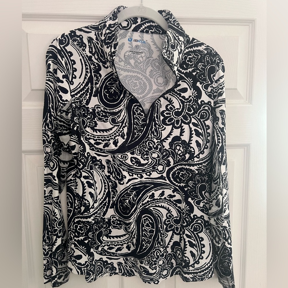 Ibkul quarter zip. Size M.